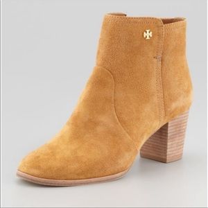 Excellent Condition Tory Burch Sabe ankle booties in Caramel Suede Size 7.5